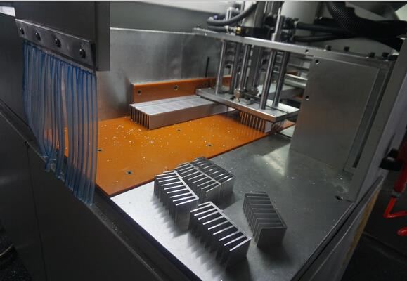 【常州】燈具照明行業(yè)需求DS-A450散熱器切割機，并稱之“贊”