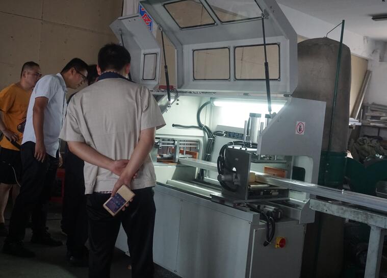 【河南】散熱器切割有毛邊？DS-A450全自動鋁型材切割機鋸切無毛刺